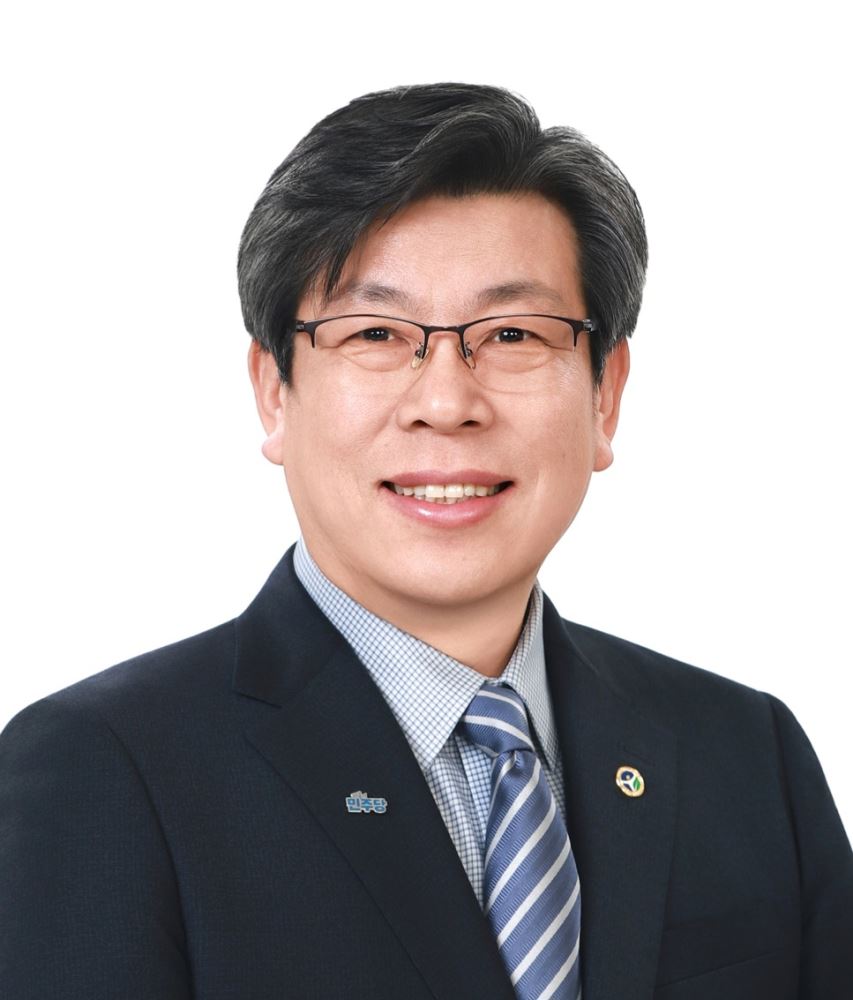 그림입니다.  원본 그림의 이름: 더민주 평택6 한승훈의원.jpg  원본 그림의 크기: 가로 967pixel, 세로 1133pixel  사진 찍은 날짜: 2026년 01월 08일 오후 13:56  프로그램 이름 : Adobe Photoshop 27.2 (Windows)  색 대표 : sRGB